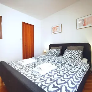 Apartment One Bedroom In The Old Town, Split